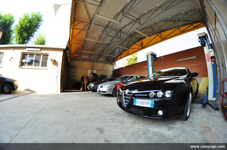 Auto nel cortile CarZurigo